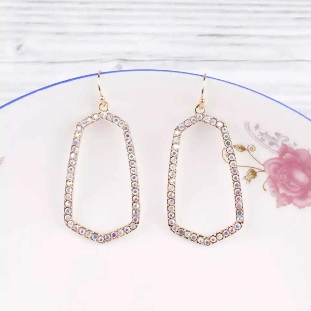 🔴 5/$20 Crystal geometric drop gold earrings NEW - Picture 6 of 6